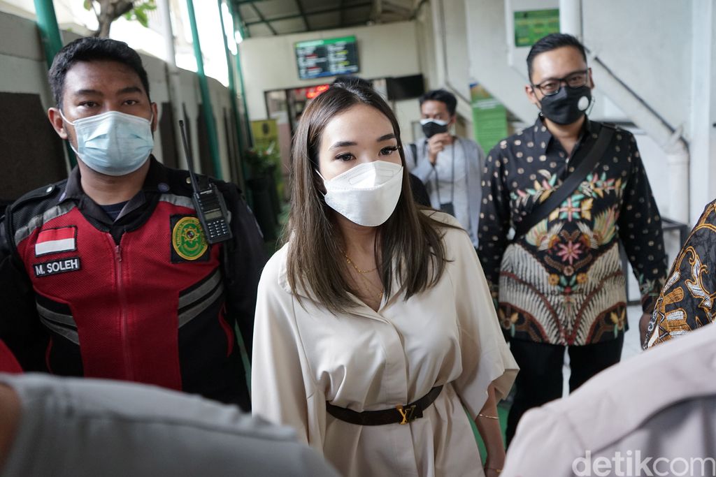 Gisella Anastasia saat ditemui di PN Jaksel.