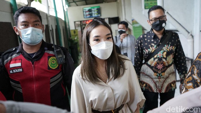 Gisella Anastasia saat ditemui di PN Jaksel.