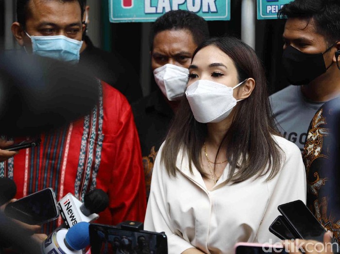 Gisella Anastasia saat ditemui di PN Jaksel.