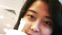 Irene juga pernah memamerkan saat dirinya mencoba es krim rasa durian D-24. Wah, pasti enak ya! Foto: Instagram @irene_sukandar