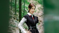 Ia menjadi sorotan setelah tampil di serial televisi My Date With a Vampire pada 1998 dijuluki sebagai aktris dengan kaki terindah di Hong Kong. Foto: Dok. Weibo
