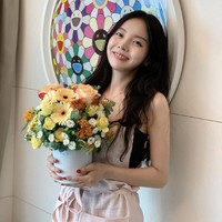 Jung Ji Woo tengah hangat diperbincangkan netizen dan penggemarnya. Kakak dari J-Hope BTS ini resmi bergabung dengan agensi Cube Entertainment. Foto: dok. Instagram mejiwoo103