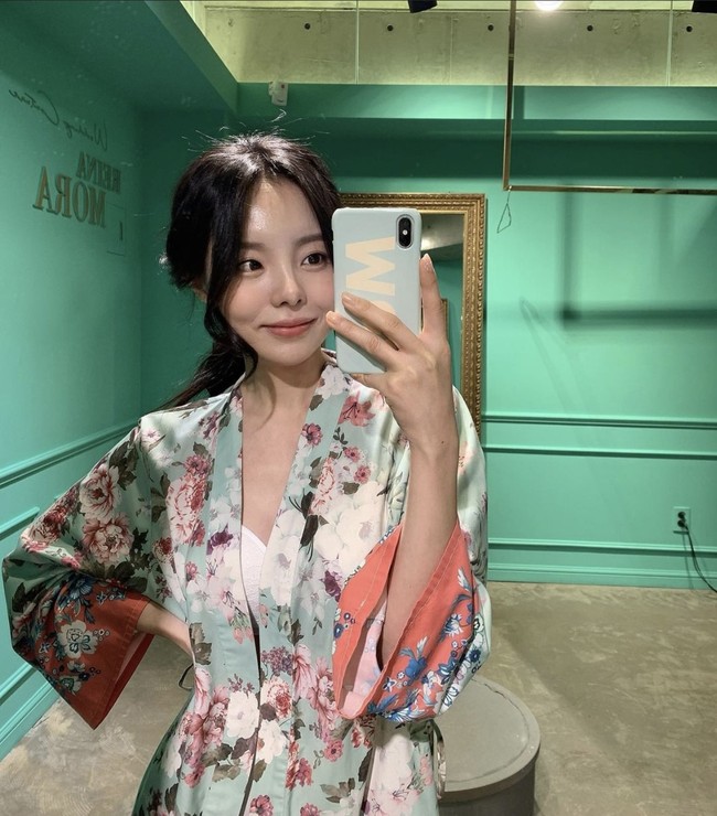 Jung Ji Woo lahir di Gwangju, Korea Selatan pada 3 Januari 1990. Ia lahir dengan nama Jung Da Won, namun memutuskan untuk menggantikan namanya. Foto: dok. Instagram mejiwoo103