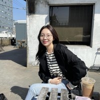 Netizen pun menemukan video Jung Ji Woo mengajarkan Yuqi (G)I-DLE menjalankan shopping mall internet. Video tersebut diunggah sehari sebelum Cube Entertainment merilis pernyataan resmi. Foto: dok. Instagram mejiwoo103