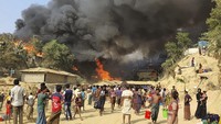 Kebakaran besar melanda kamp pengungsi Rohingya di Bangladesh pada Senin (22/3) sore. Kobaran api bermula dari kamp Balukhali di Coxs Bazar dan menyebar dengan cepat keempat blok lainnya.
