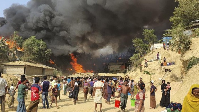 Kebakaran di kamp pengungsian Rohingya Bangladesh