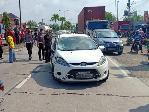 Kecelakaan menewaskan seorang pemotor di Lingkar Timur, Desa Ngembal Kulon Kecamatan Jati, Kudus Selasa (23/3/2021).