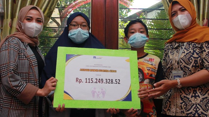 Sebagai bentuk berkomitmen, AXA Mandiri terus berupaya memberikan pelayanan terbaik untuk nasabah.