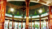 Dirangkum detikcom masjid ini berada di Jalan Sultan Thaha Syaifuddin No 60, Kecamatan Legok. Meski namanya Masjid Seribu Tiang, namun sejatinya jumlah tiangnya tidaklah sebanyak itu.