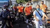 Sandiaga sempat terjebak macet di jalur menuju kantornya.