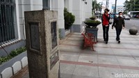 Stilasi ketiga berada di Jalan Asia Afrika. Lokasinya berada di seberang Masjid Raya Bandung sebelah utara yang saat ini berfungsi sebagai gedung Jiwasraya. Menurut cerita, gedung ini digunakan sebagai markas resimen yang dibangun pada 1922. Kemudian pada 13 Oktober 1945 para pemimpin TKR (Tentara Keamanan Rakyat) melakukan rapat yang disebutkan dulu sebagai Gedung NILMIJ.