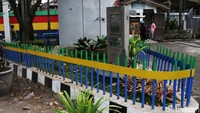 Tepat di dalam taman mini dan dinaungi pohon angsana terdapat stilasi kelima. Lokasinya pun berdekatan dengan SD Dewi Sartika. Tak banyak catatan sejarah yang membahas mengenai stilasi satu ini.