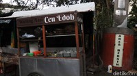 Berada di Jalan Jembatan Baru, stilasi ini menjadi bukti garis pertahanan pejuang saat terjadi pertempuran Lengkong. Berbeda dari stilasi sebelumnya, stilasi kedelapan berada satu setengah meter dari permukaan tanah. Lokasinya pun berada tepat di bawah pohon beringin dan tugu terlihat mulai condong ke kanan entah beban yang terlalu berat atau terjadi perapuhan.