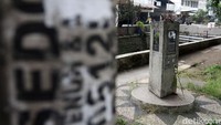 Stilasi terakhir berada di dekat saluran irigasi yang memisahkan antara trotar jalan dengan gereja di Jalan Mohamad Toha. Gereja tersebut dahulu digunakan sebagai pemancar NIROM untuk menjadi media menyebarkan proklamasi kemerdekaan ke seluruh Indonesia dan dunia. Saat kunjungan detikcom, terlihat ada dua batang bunga yang tersimpan di depan stilasi sebagai bentuk penghormatan pada jasa pahlawan di Bandung.
