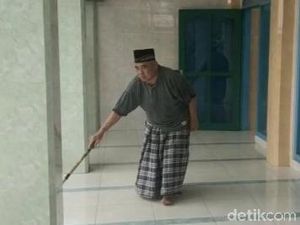 Perjalanan Hidup Muazin Buta Bersuara Merdu di Banyuwangi
