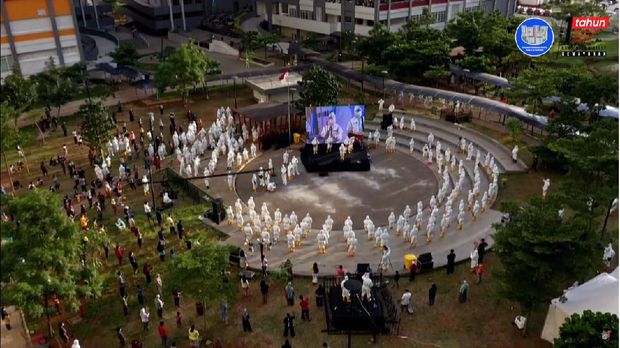 Nakes-Pasien Wisma Atlet Main Angklung Peringati 1 Tahun Lawan Corona