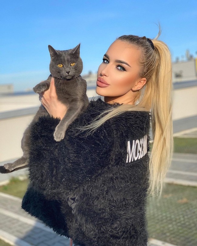 Punya tubuh indah dan wajah cantik, orang tersebut yakin bahwa Natalija mampu menggoda Novak dan bikin ia berpaling dari istrinya. Foto: dok. Instagram