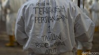 Ia berharap warga dapat kompak saling menjaga untuk meringankan tenaga kesehatan sehingga ekonomi dapat pulih kembali.