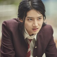 Park Ju Hyun meraih popularitasnya sejak membintangi drama Korea besutan Netflix, Extracurricular. Ia berperan sebagai Bae Gyu Ri, siswa SMA yang terlibat bisnis illegal dengan Kim Dong Hee. Foto: dok Netflix