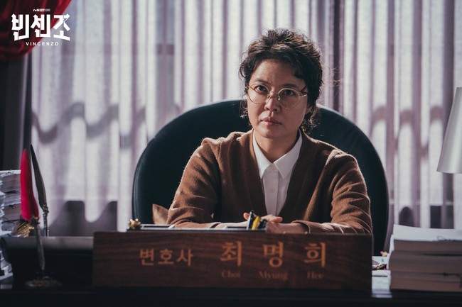 Kim Yeo Jin semakin banyak dikenal sejak membintangi drama Korea Vincenzo. Ia berperan sebagai Choi Myung Hee, pengacara tak berperasaan yang menjadi tangan kanan bos Babel Group. Foto: dok. tvN