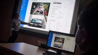 e-TLE menargetkan 10 jenis pelanggaran lalu lintas seperti melanggar rambu lalu lintas dan marka jalan, tidak mengenakan sabuk keselamatan, mengemudi dengan mengoperasikan gawai, melanggar batas kecepatan, menggunakan pelat palsu, dan tidak menggunakan helm. ANTARA FOTO/Mohammad Ayudha  