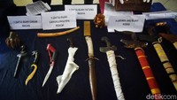 Barang bukti tersebut di antaranya keris, jenglot hingga kuku macan.