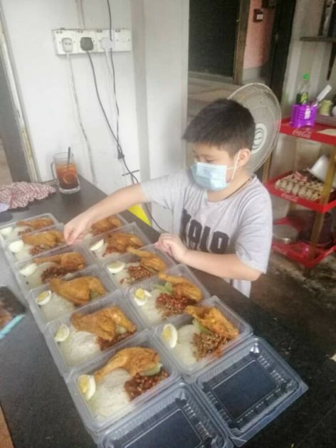 remaja 12 tahun jago masak dan jualan nasi lemak