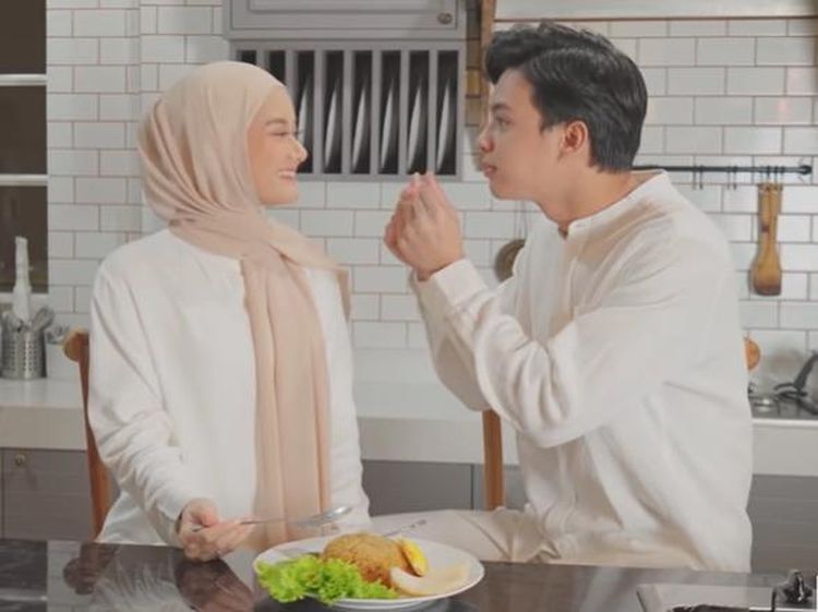 Romantisnya Dinda Hauw dan Rey Mbayang Saat Makan Bareng