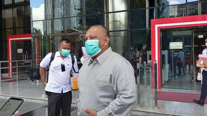 Gubernur Gorontalo Rusli Habibie menyerahkan LHKPN 2020 ke KPK, Jakarta, Selasa (23/3/2021).