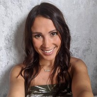 Kembaran Meghan Markle, Sarah Mhlanga, mengaku sudah jarang mendapat tawaran untuk tampil sebagai peniru Duchess of Sussex tersebut sejak wawancara itu tayang. (Foto: Instagram/@sarahmhlangaofficial)