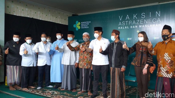 Sekitar 100 kiai Nahdlatul Ulama (NU) di Jawa Timur akan disuntik vaksin COVID-19 AstraZeneca hari ini. Vaksinasi tahap pertama ini akan dihadiri Menkes Budi Gunadi Sadikin.