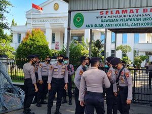 Penjagaan Ketat Jelang Sidang Habib Rizieq di PN Jaktim