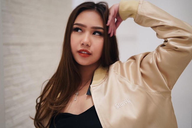 Tak banyak yang tahu jika Sisca Kohl ternyata merupakan gadis yang lahir pada tahun 2002. Saat ini dirinya sedang menempuh pendidikan di University of New South Wales di Sydney. Foto: dok. Instagram/@siscakohl