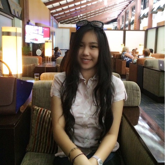 Jika diperhatikan, barang-barang yang dikenakan oleh Sisca Kohl juga merupakan barang bermerek yang berharga fantastis. Dia juga seringkali membagikan kemewahan hidupnya. Foto: dok. Instagram/@siscakohl