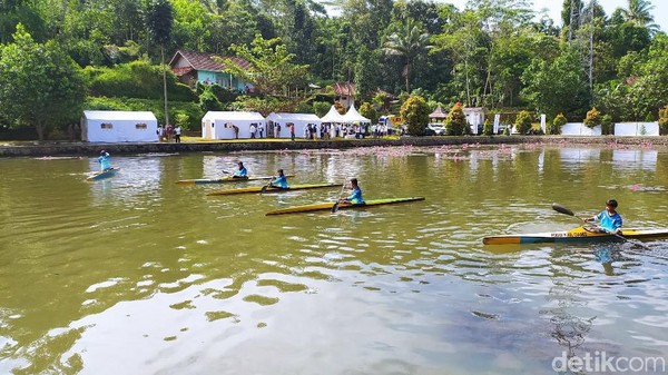 Pencanangan program itu bersamaan dengan peringatan Hari Air Dunia ke-29 di Provinsi Jabar yang jatuh pada Senin (22/3/2021) kemarin. (Dadang Hermansyah/detikTravel) Pencanangan program itu bersamaan dengan peringatan Hari Air Dunia ke-29 di Provinsi Jabar yang jatuh pada Senin (22/3/2021) kemarin. (Dadang Hermansyah/detikTravel)