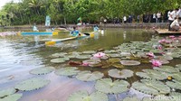 Situ Wangi memang biasa digunakan atlet dayung atau kayak untuk berlatih bahkan dipakai event lomba. Wakil Bupati Ciamis Yana D Putra pun menyambut baik atas penataan Situ Wangi. (Dadang Hermansyah/detikTravel)