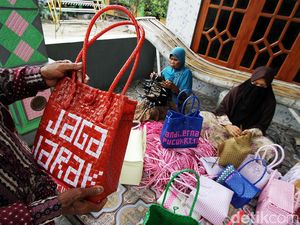 Sragen Punya Tas Anyaman yang Dipesan Sampai Korea-Jepang