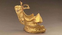 Topeng emas berusia 3.000 tahun mejadi bintang di Weibo atau Twitter ala China. Artefak itu adalah salah satu dari 500 peninggalan Zaman Perunggu yang ditemukan di situs arkeologi Sanxingdui. Para ahli mengatakan penemuan itu bisa memberikan wawasan baru tentang negara bagian Shu kuno, yang menguasai daerah itu sebelum 316 SM.