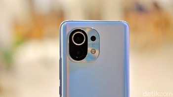 Kamera utamanya 108 MP, bersanding dengan lensa ultra-wide 13 MP dan makro 5 MP. Foto: Adi Fida Rahman/detikINET