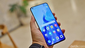 Baterainya berkapasitas 4.600 mAh. Foto: Adi Fida Rahman/detikINET