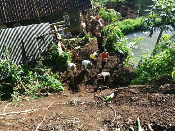 20 warga di Panumbangan Ciamis mengungsi akibat pergerakan tanah