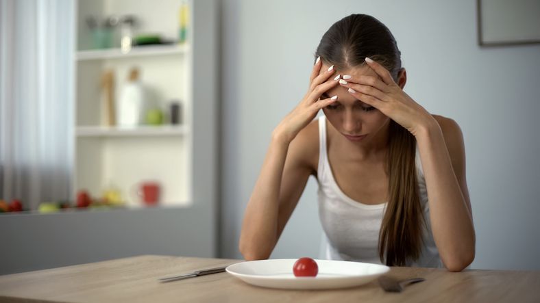 6 Jenis Eating Disorder yang Dikomentari Deddy Corbuzier dan Luna Maya