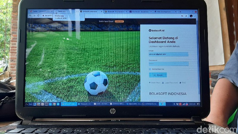 Aplikasi Bolasoft Indonesia dari Purwokerto buatan dosen Universitas Amikom Purwokerto, Trias Bratakusuma, untuk pembinaan di sekolah sepakbola