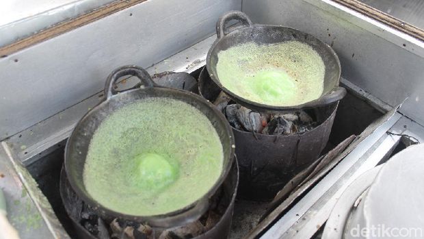 Asyiknya Jajan Es Cincau hingga Kue Ape di Pasar Mayestik