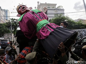 62 Pengamen Ondel-ondel Terjaring Razia Satpol PP, Dibawa ke Panti Sosial