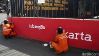Pola tematik adalah elemen grafis yang berfungsi untuk memperkaya dan memperluas branding kota Jakarta.
