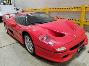 Ferrari Berusia 25 Tahun Ini Direbutkan Dua Orang, Cari Siapa Pemilik yang Sah!