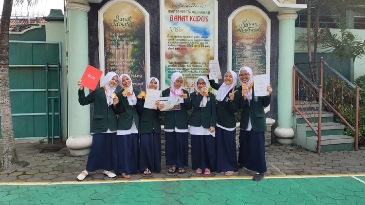 Game of Hajj, game bertema ibadah haji Buatan Siswa MTs NU Banat di Kudus menang medali emas ajang ASEAN Innovative science Environmental, Entrepreneur Fair (ASEEF) tahun 2021.
