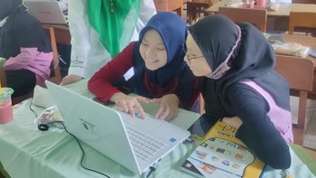 Game ini dilombakan dalam ASEAN Innovative science Environmental, Entrepreneur Fair (ASEEF) tahun 2021 dan meraih medali emas (Dok. MTs NU Banat Kudus)