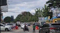 Kemacetan sering terjadi di lokasi ini, tak terkecuali pada Rabu (24/3/2021) hari ini. (Nisrina Khairunnisa/detikcom)